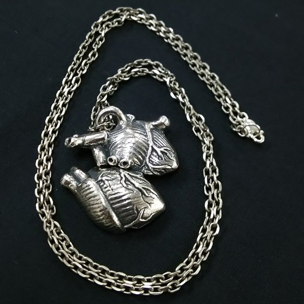 アナトミージュエリー 心臓ロケットペンダント（Anatomical Heart Locket）